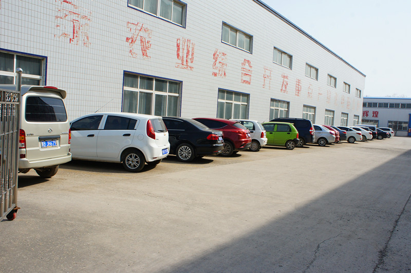 leyu·乐鱼
公司内部停车场