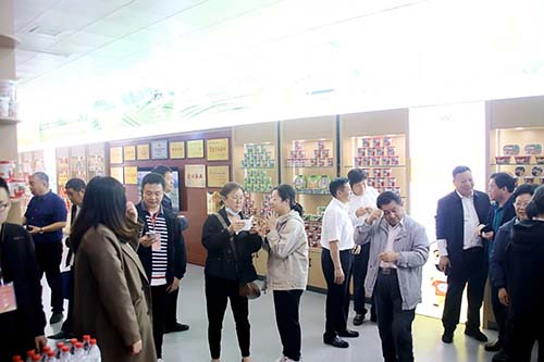 市委退休干部一行到开封leyu·乐鱼
视察